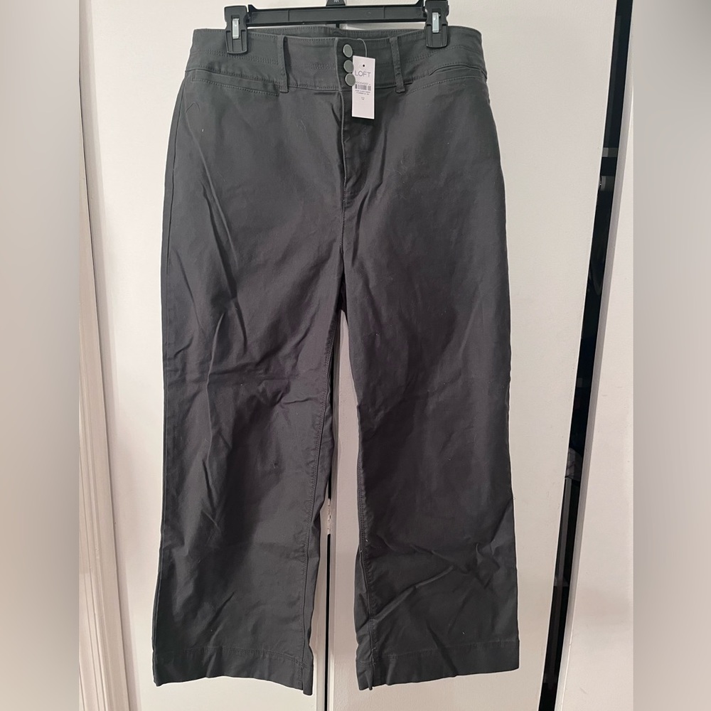 NWT Loft green crop pants.